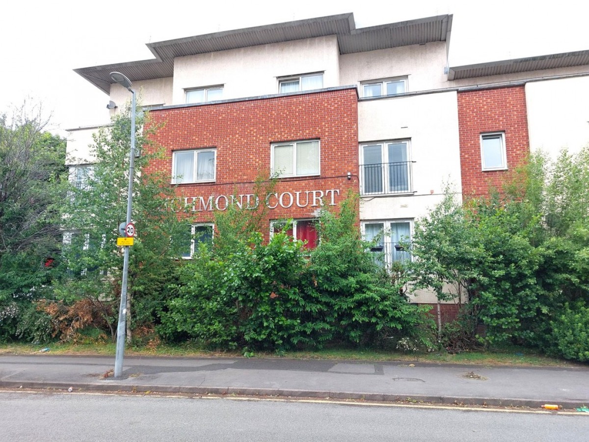Apt 10, Richmond Court, 50 North George Street