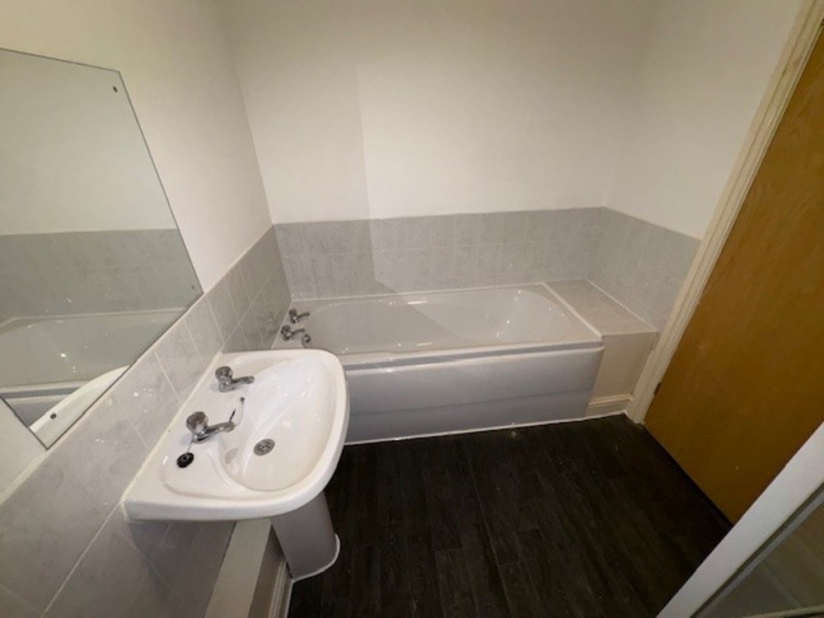 Apt 10, Richmond Court, 50 North George Street