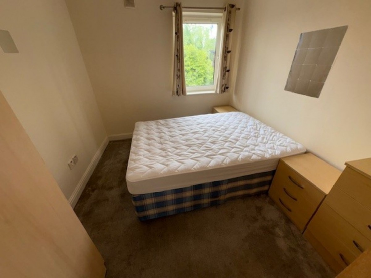Apt 10, Richmond Court, 50 North George Street