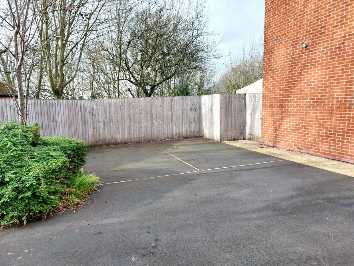 Racecourse Way, Salford, M7 3AA