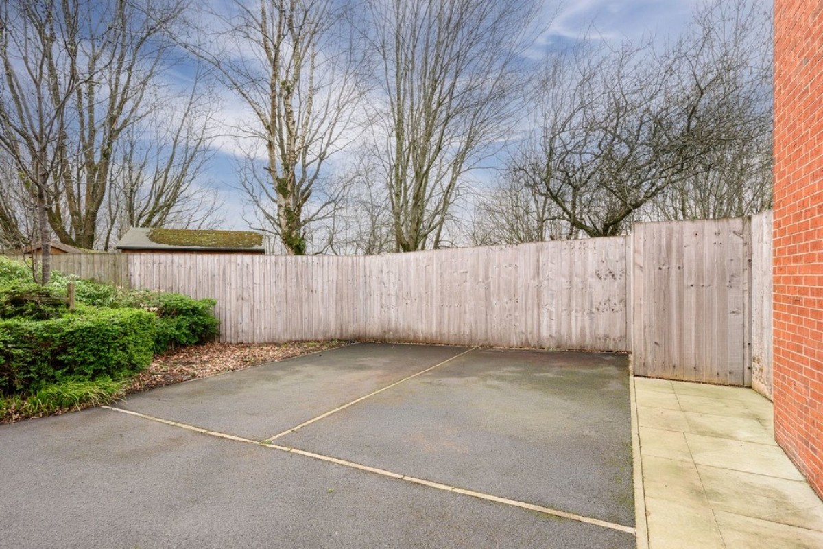 Racecourse Way, Salford, M7 3AA