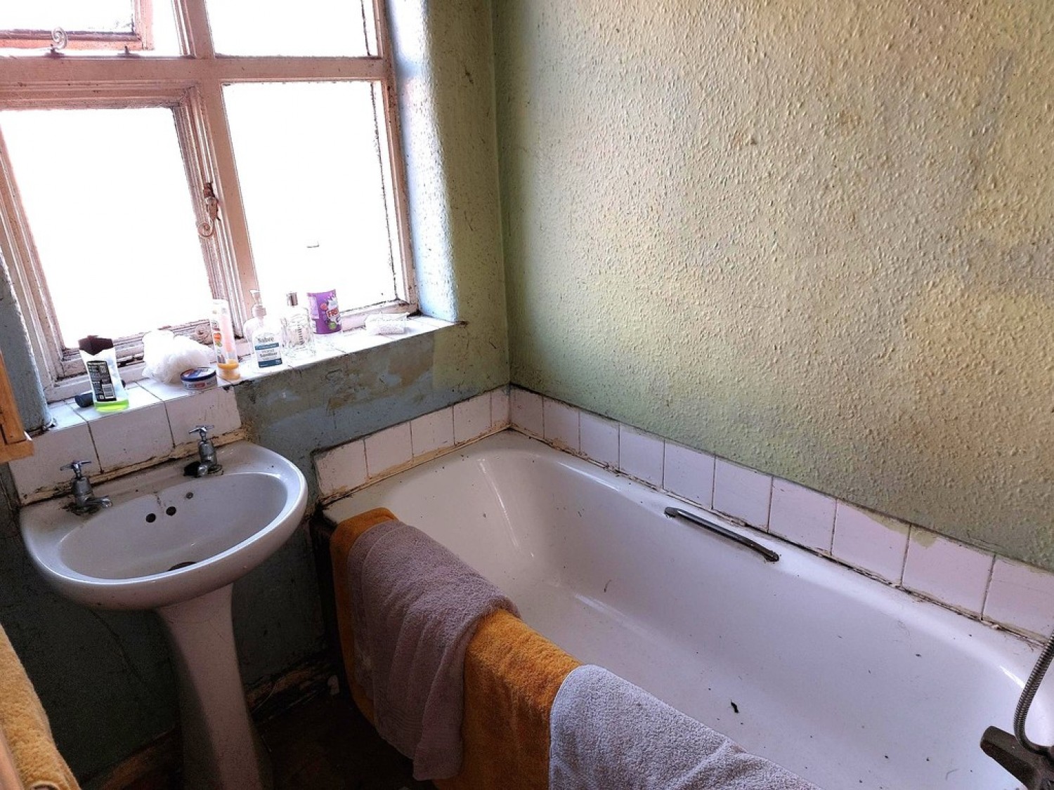 3 bedroom House for Auction Rutland Avenue, Stretford, M16