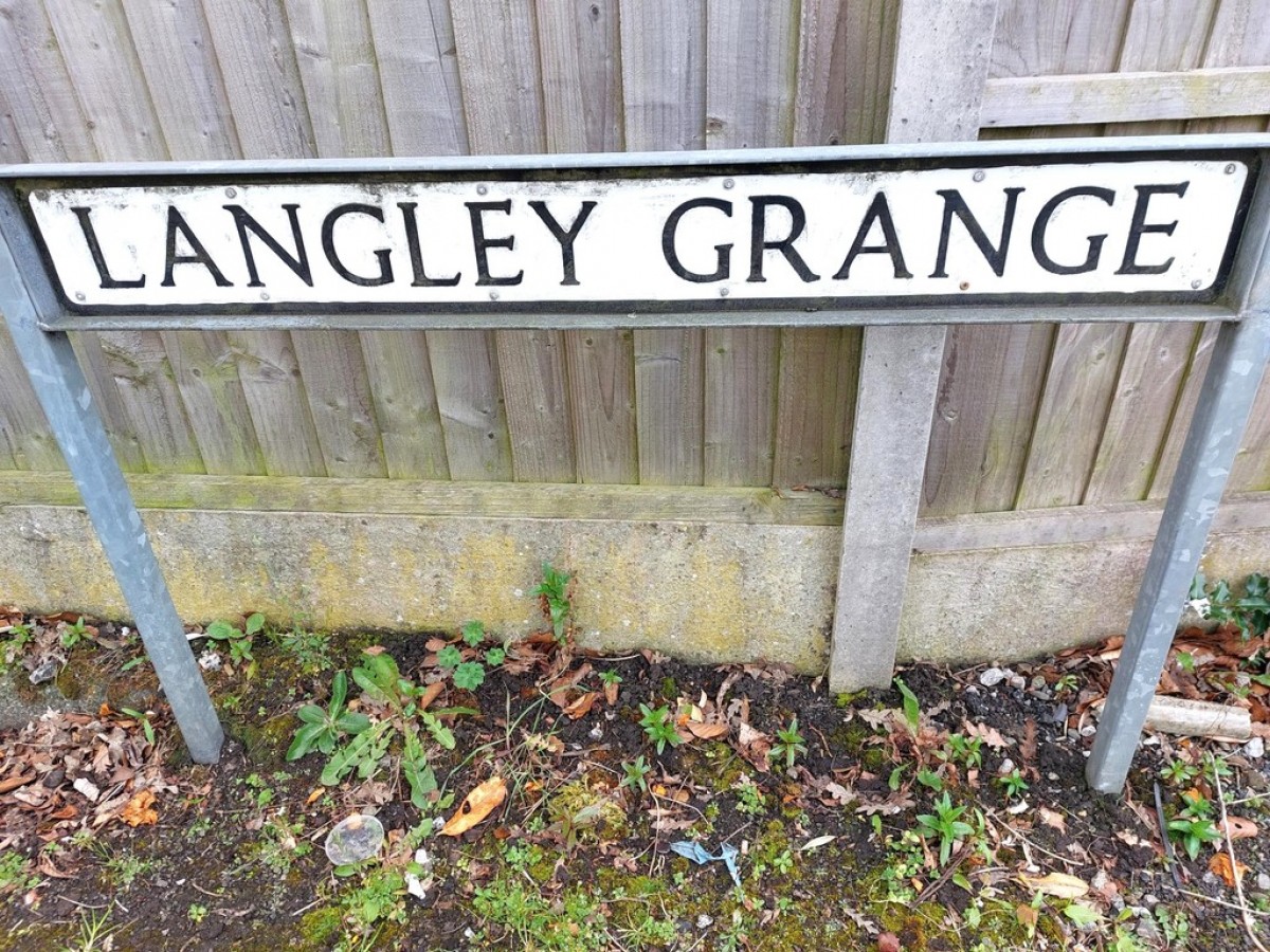 Langley Grange, Prestwich, M25