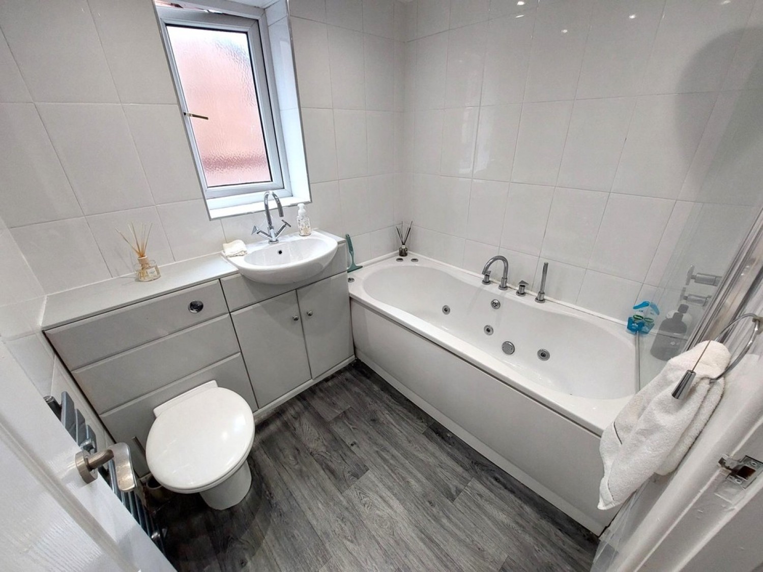 2 bedroom House for Letting St Heliers Drive, Salford