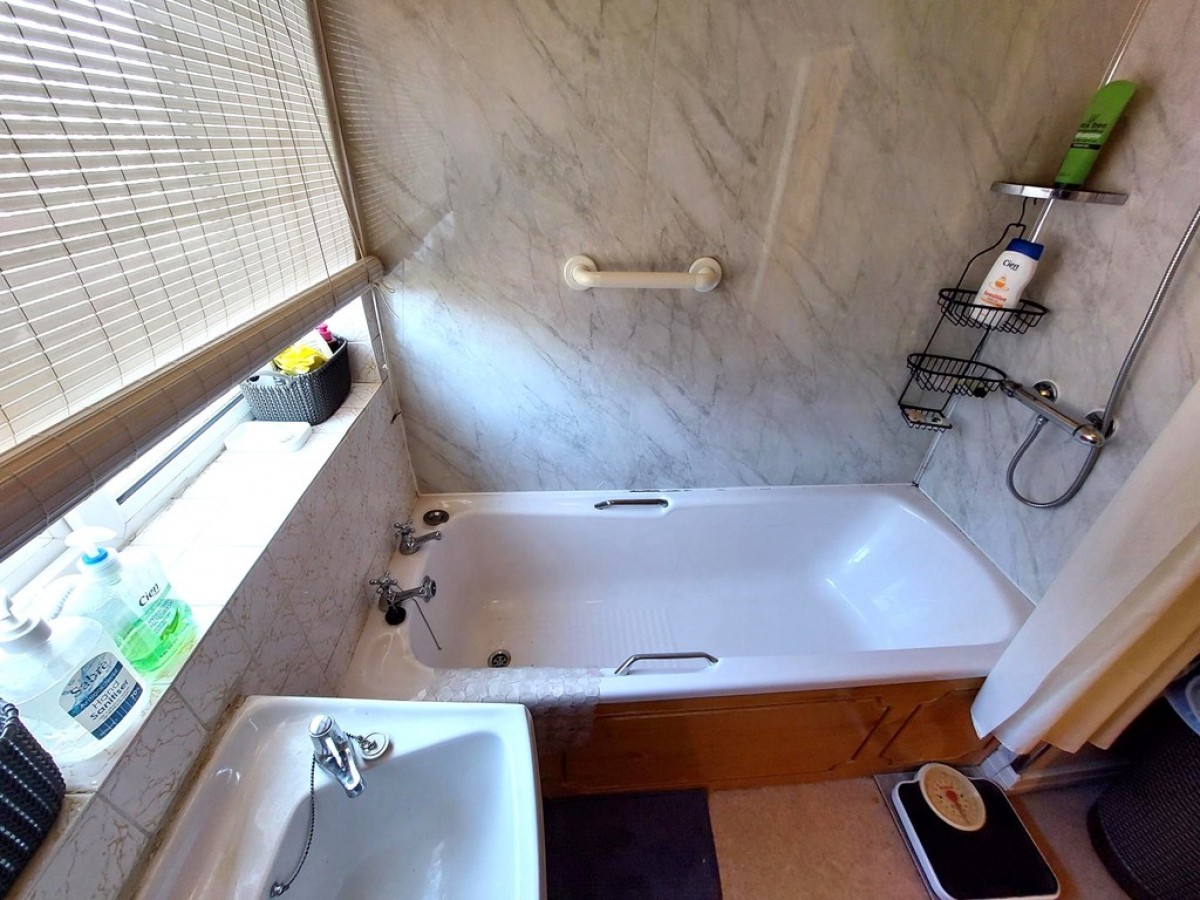Agecroft Road West, Prestwich, M25