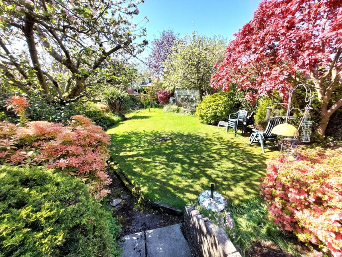 Agecroft Road West, Prestwich, M25