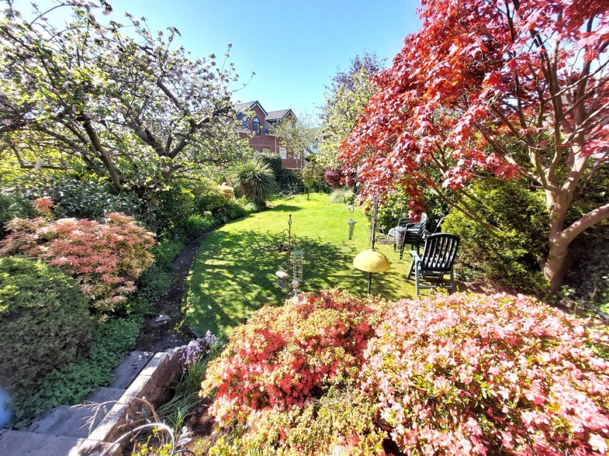 Agecroft Road West, Prestwich, M25