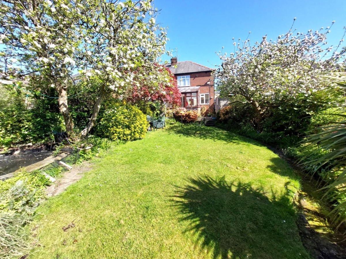 Agecroft Road West, Prestwich, M25