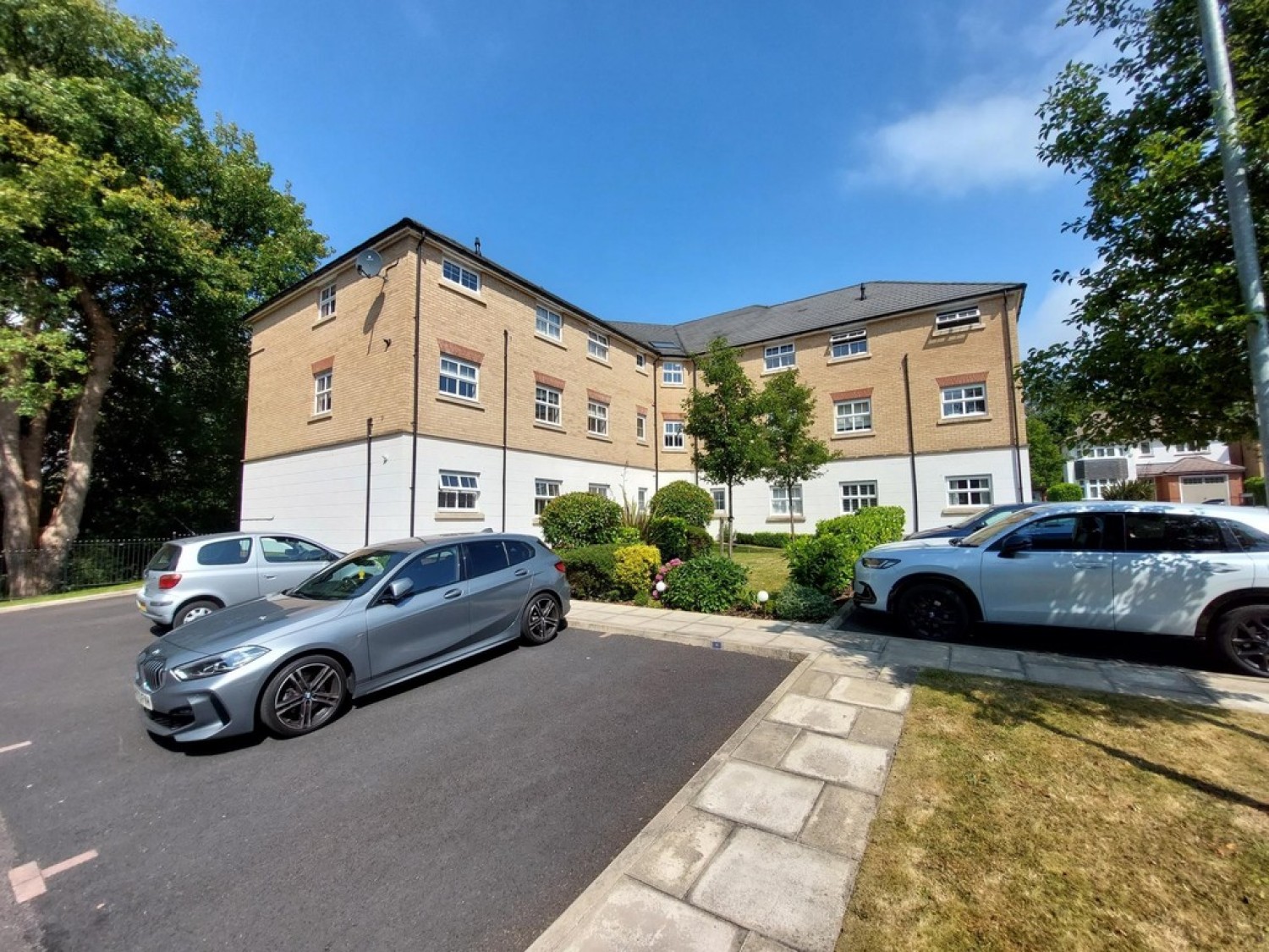 2 bedroom Flat for Letting Baytree Court, Woodland View, Prestwich