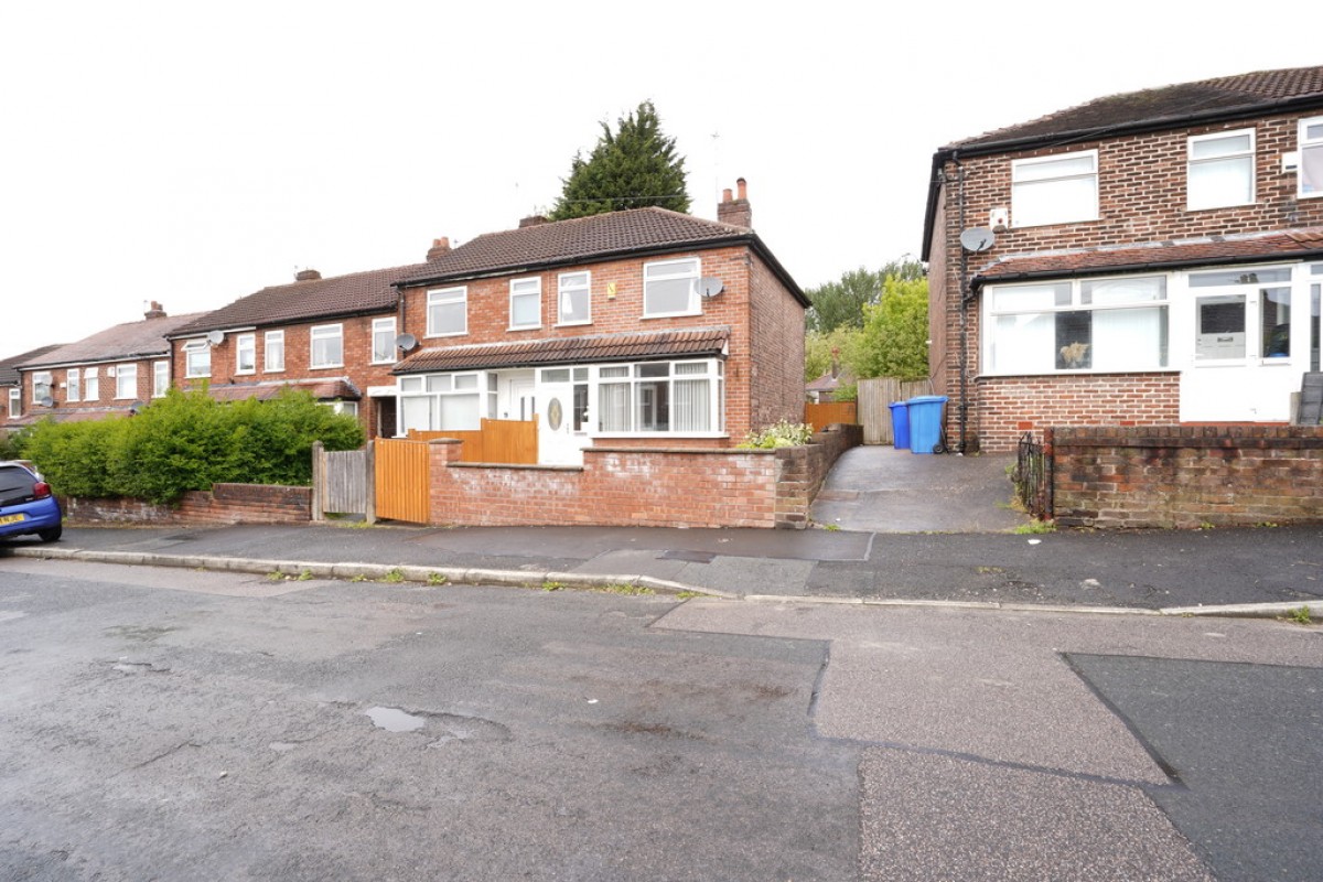 Wavertree Road, Blackley, M9