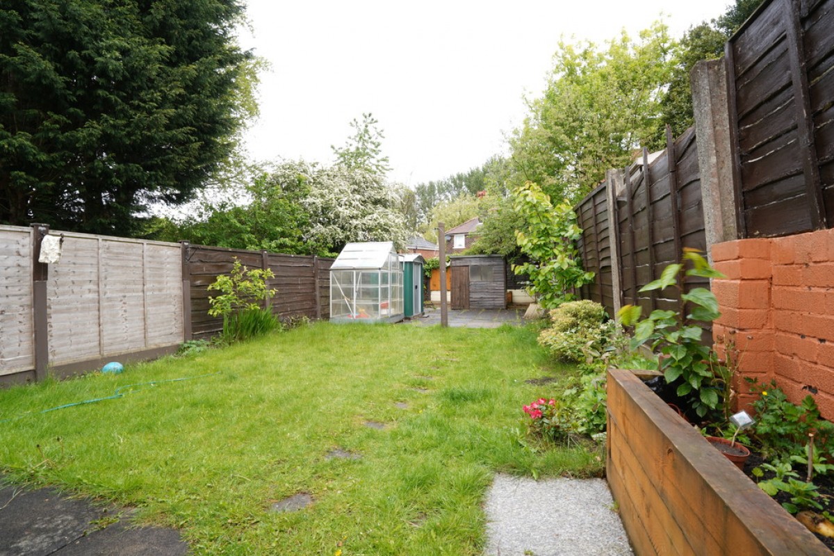 Wavertree Road, Blackley, M9