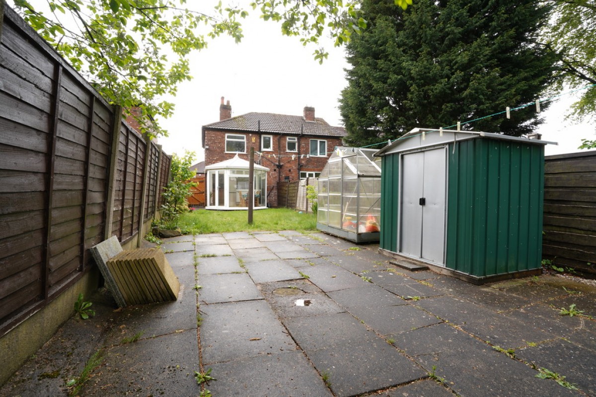 Wavertree Road, Blackley, M9