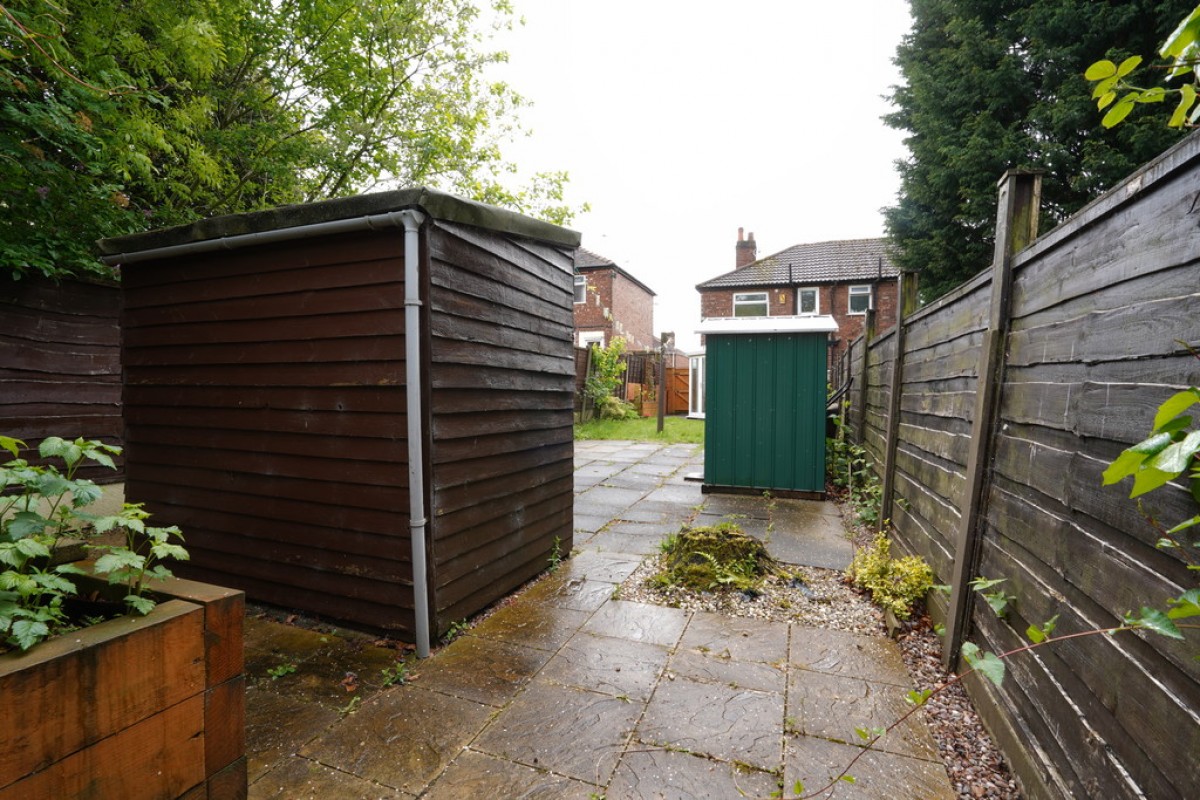 Wavertree Road, Blackley, M9