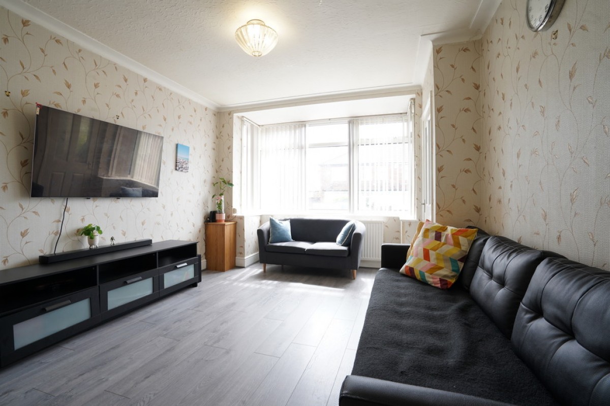 Wavertree Road, Blackley, M9