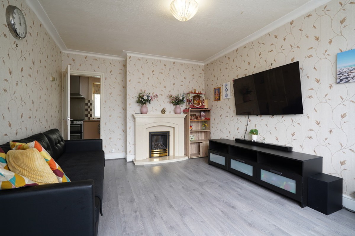 Wavertree Road, Blackley, M9