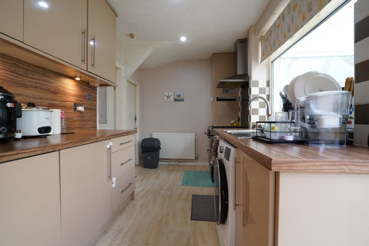 Wavertree Road, Blackley, M9