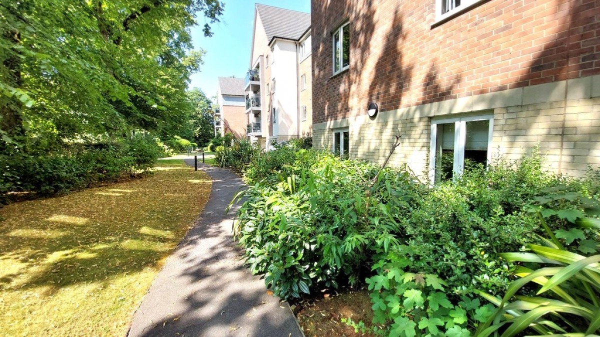 Broadfield Court, Prestwich, M25