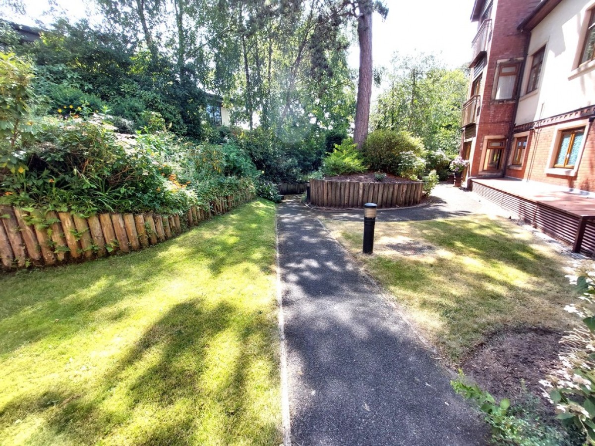 Thorndyke Gardens, Prestwich, M25