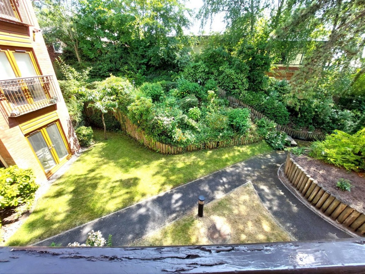 Thorndyke Gardens, Prestwich, M25