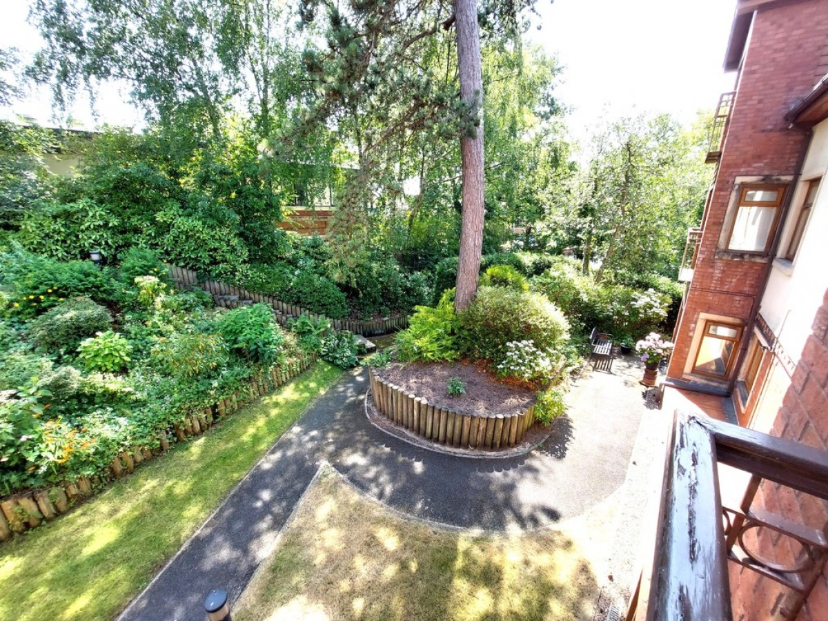 Thorndyke Gardens, Prestwich, M25