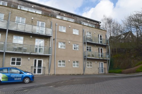 Brackendale Court, Thackley