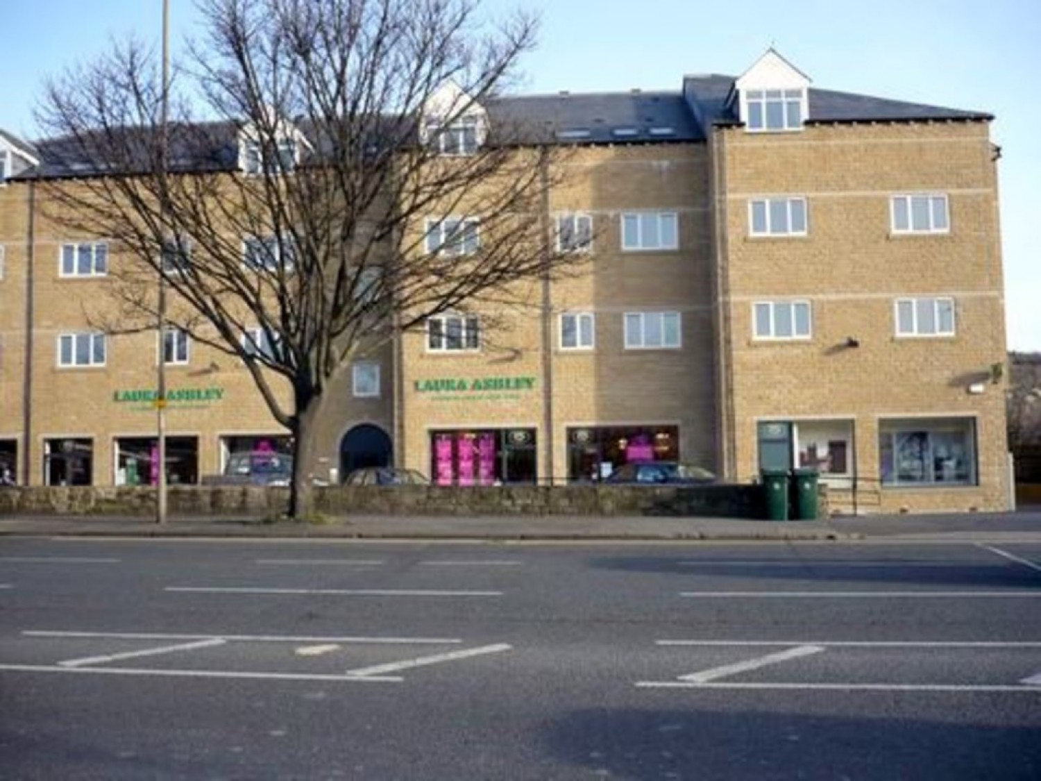 2 bedroom Flat for Letting Laura Ashley House, Shipley