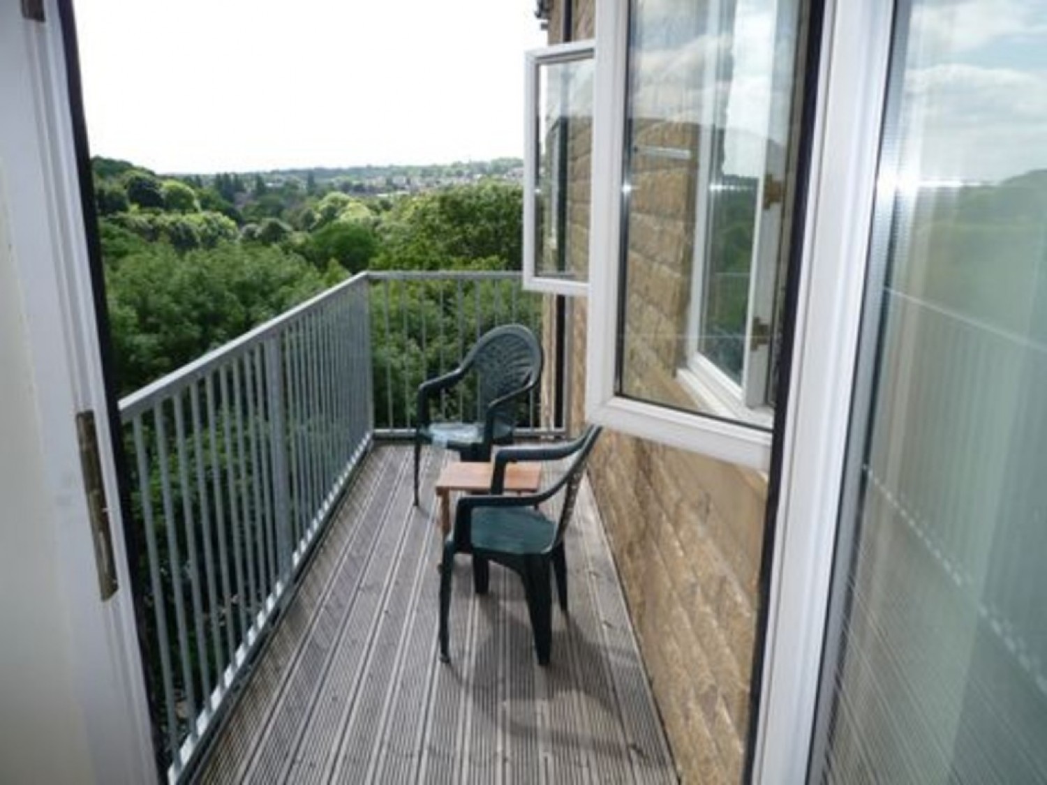 2 bedroom Flat for Letting Laura Ashley House, Shipley