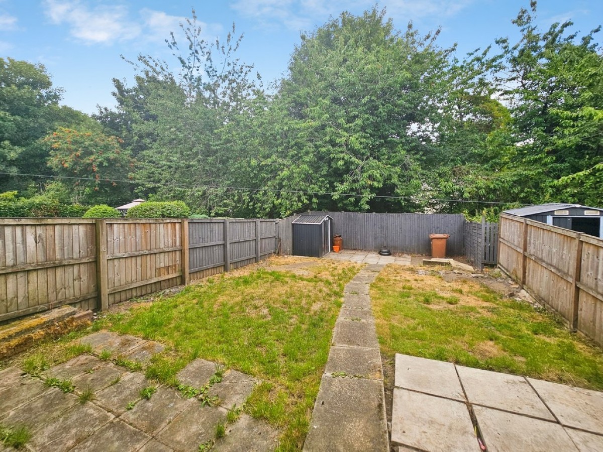 Rowantree Drive, Idle