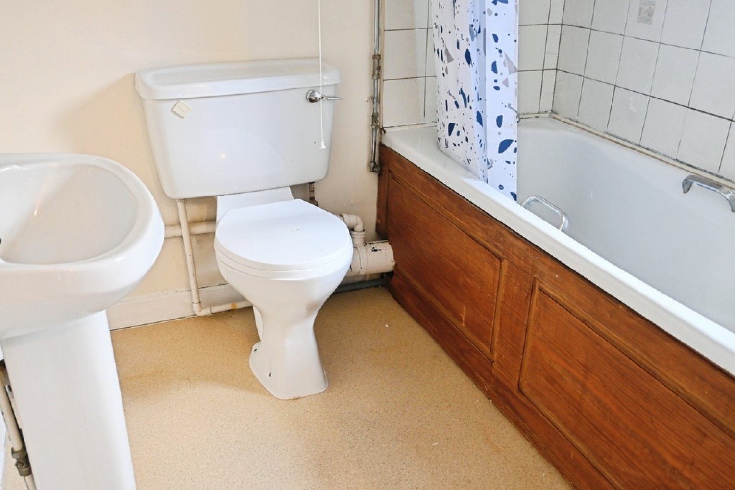 3 bedroom House in Hazelwood Road, Haworth Road , Bradford