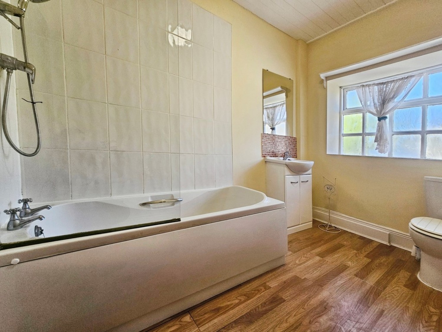 3 bedroom House for Letting North Fold, Idle, Bradford