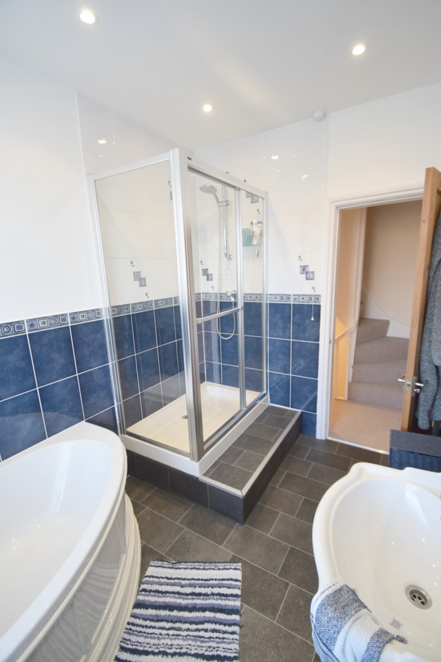 Grove Avenue , Leeds