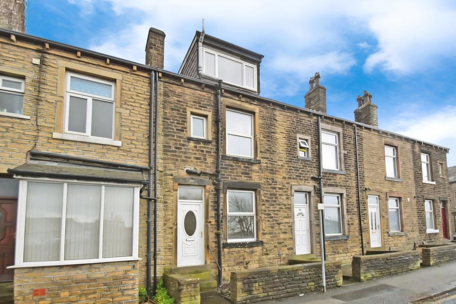 3 bedroom House in Bradford Road, Keighley
