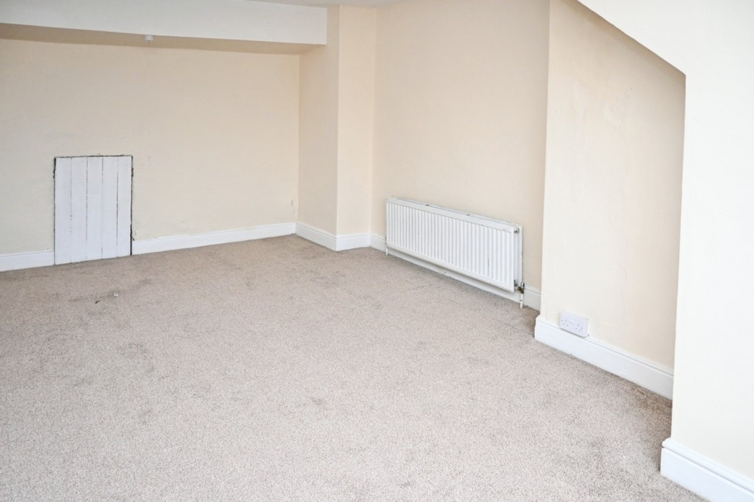 3 bedroom House in Bradford Road, Keighley