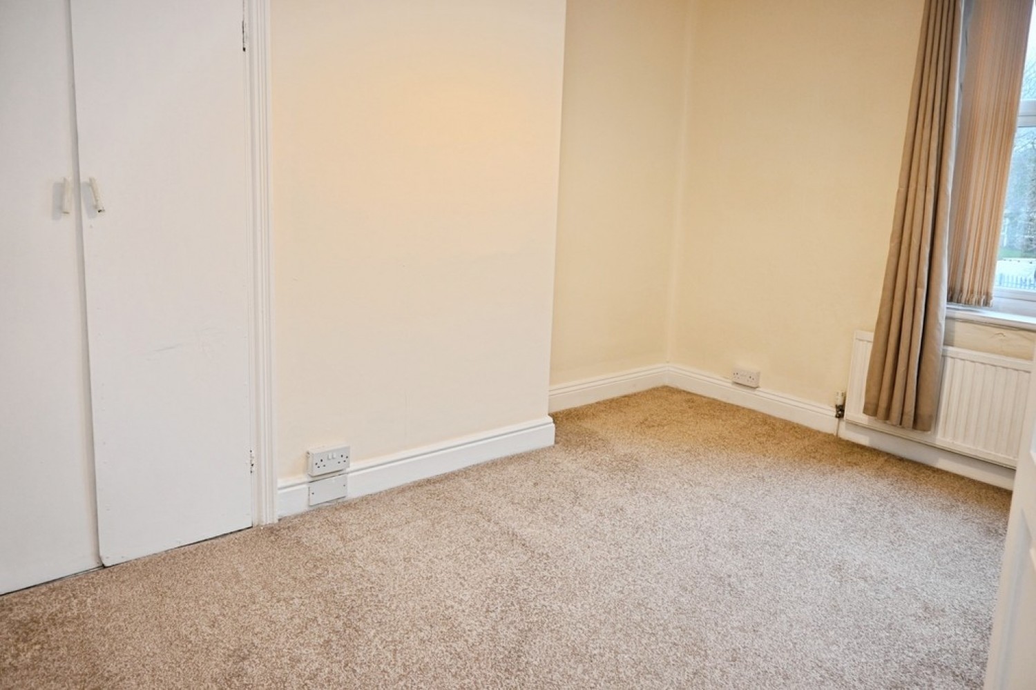 3 bedroom House in Bradford Road, Keighley
