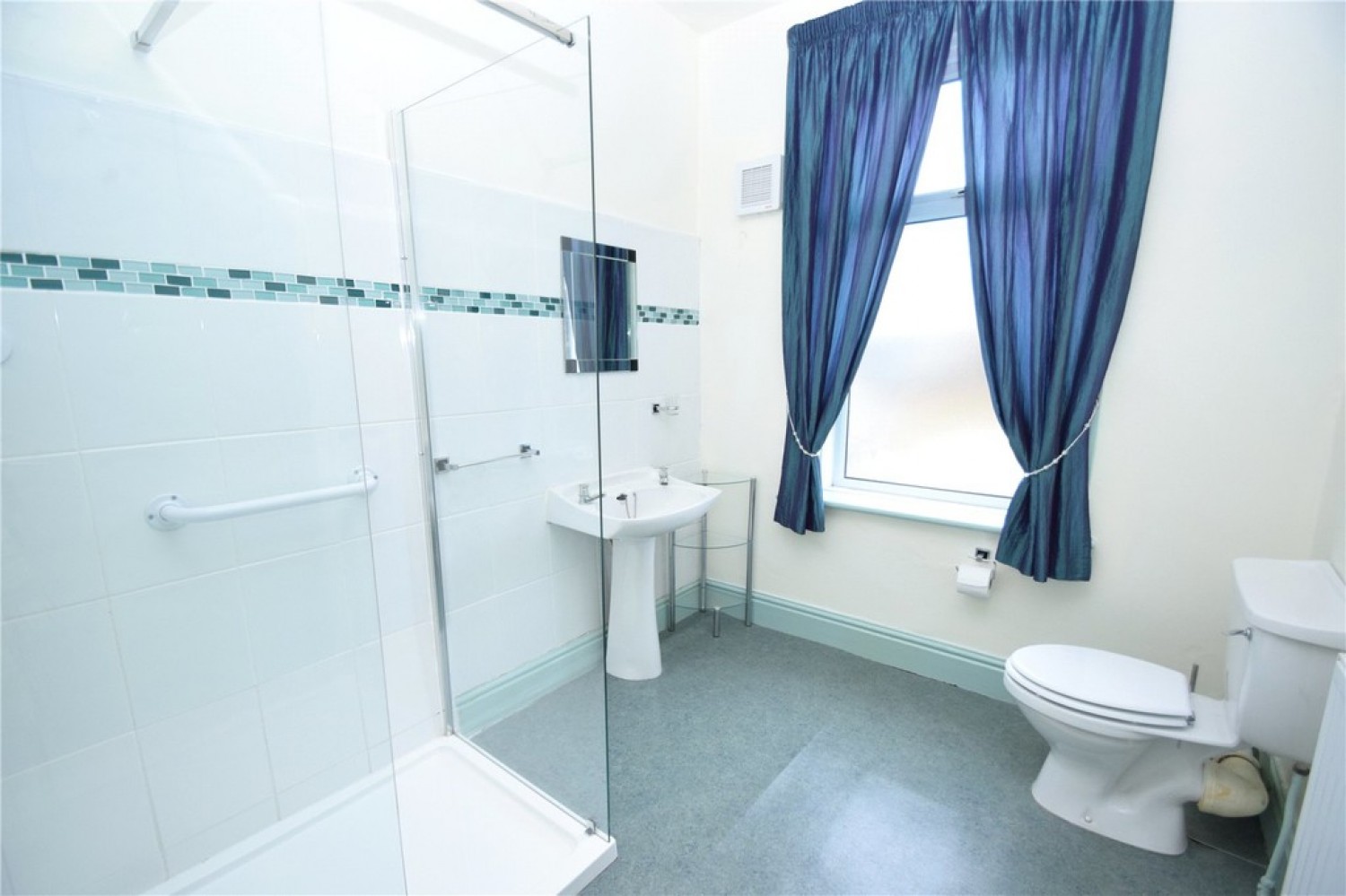 Cecil Street, Cross Roads