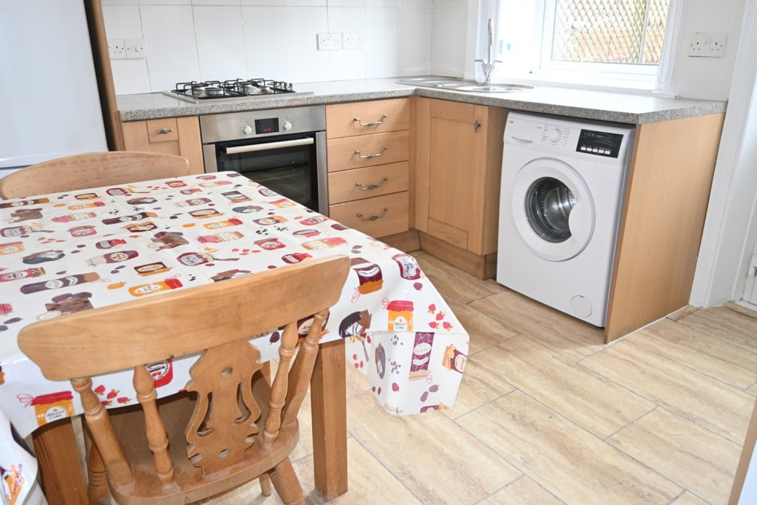 Cecil Street, Cross Roads