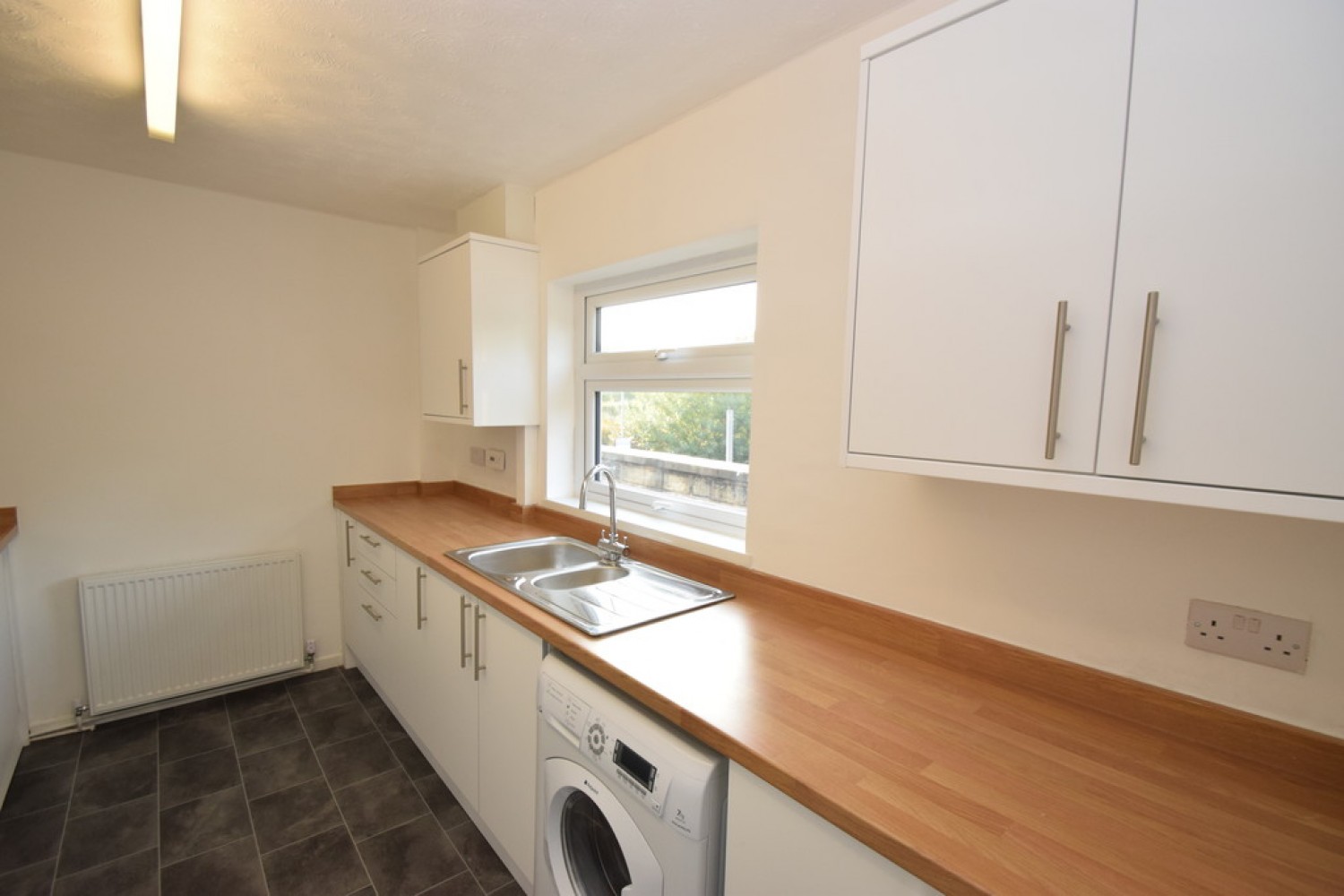 2 bedroom Flat for Letting Oastler Road, Shipley