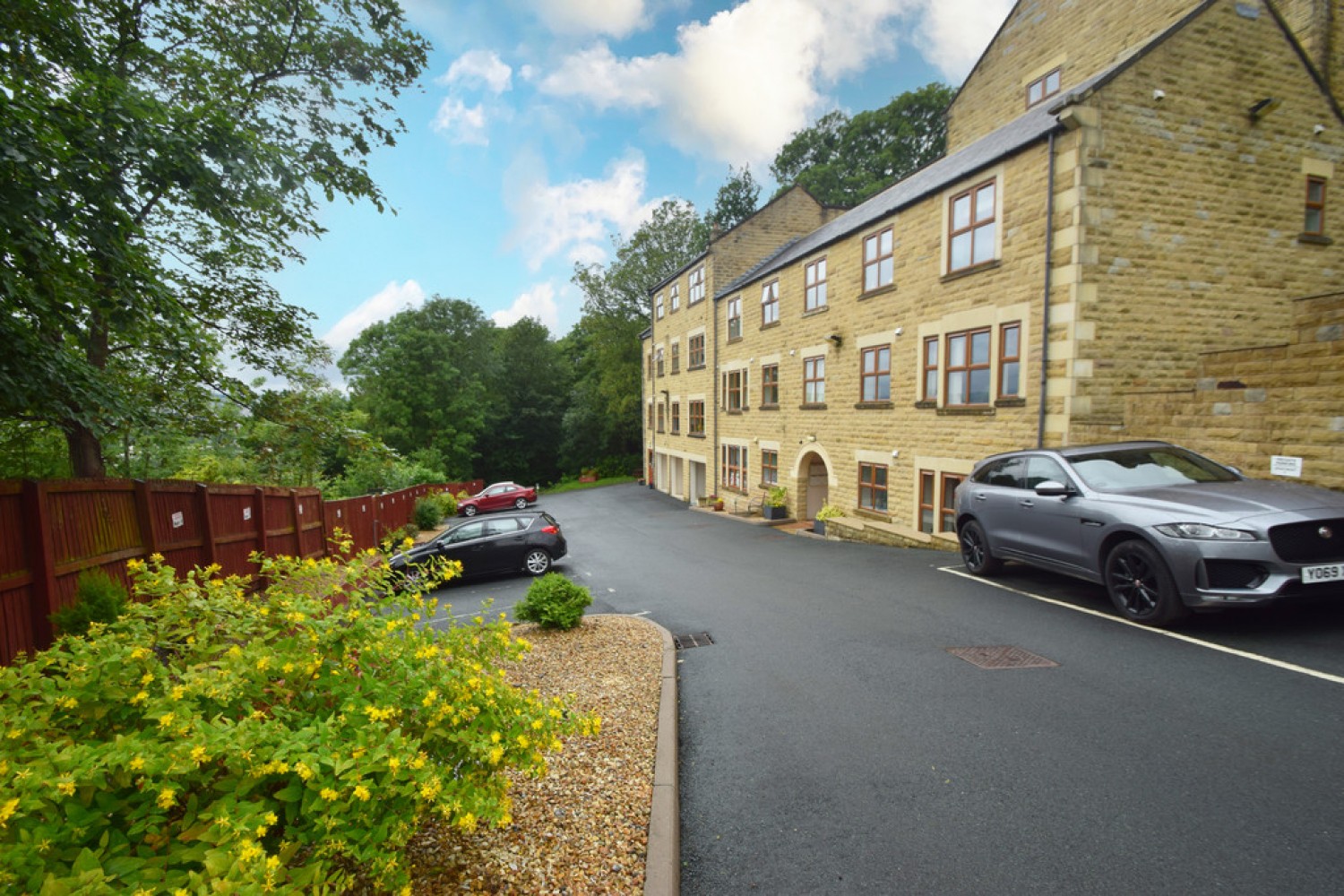 Applegarth Gardens, Riddlesden, Bradford