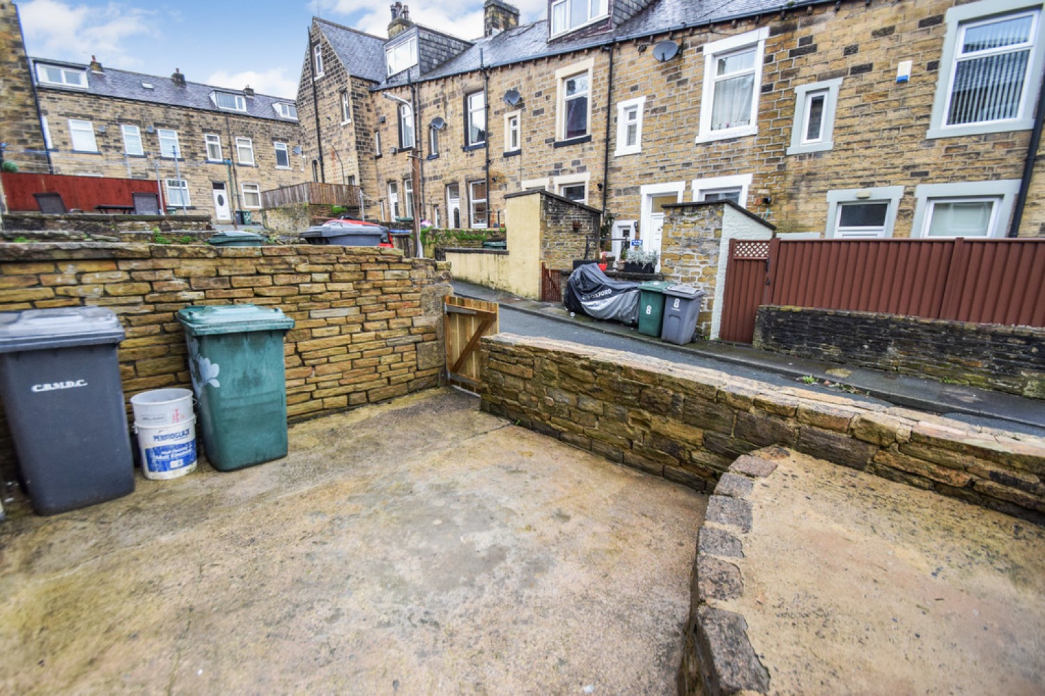 3 bedroom House for Letting Clock View Street, Keighley
