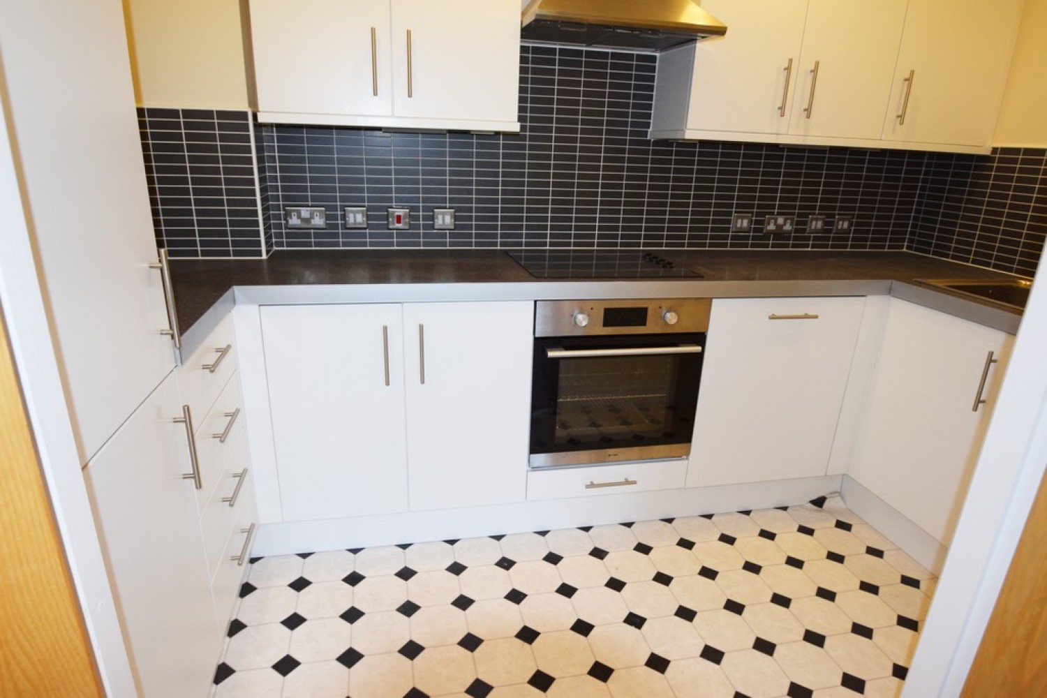 2 bedroom Flat for Letting Sandy Lane, Bradford, West Yorkshire