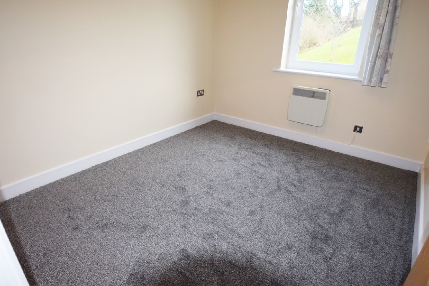 2 bedroom Flat for Letting Sandy Lane, Bradford, West Yorkshire