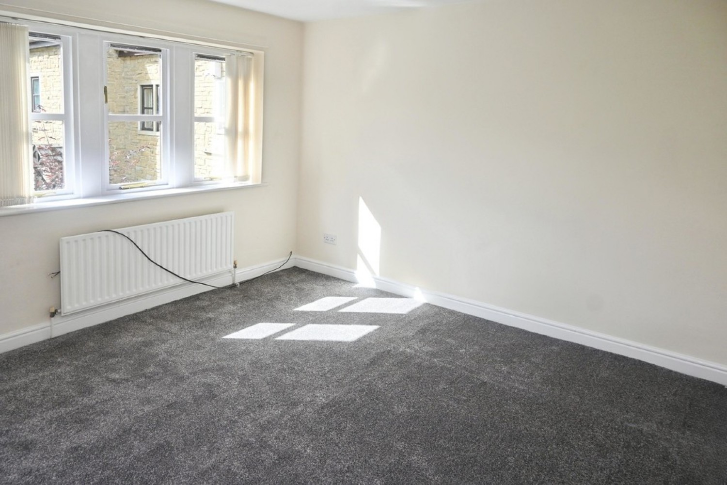Burnsdale Avenue, Ollerton Avenue