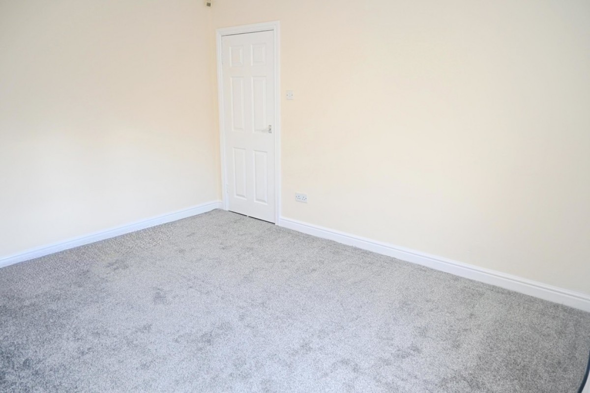 Burnsdale Avenue, Ollerton Avenue