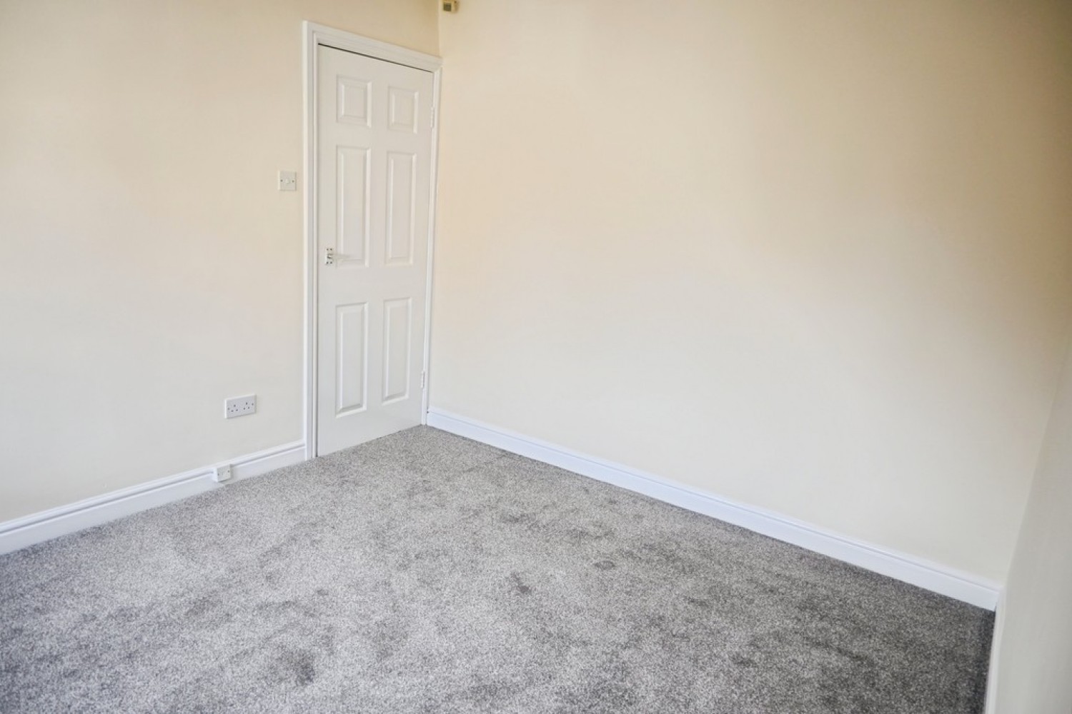 Burnsdale Avenue, Ollerton Avenue