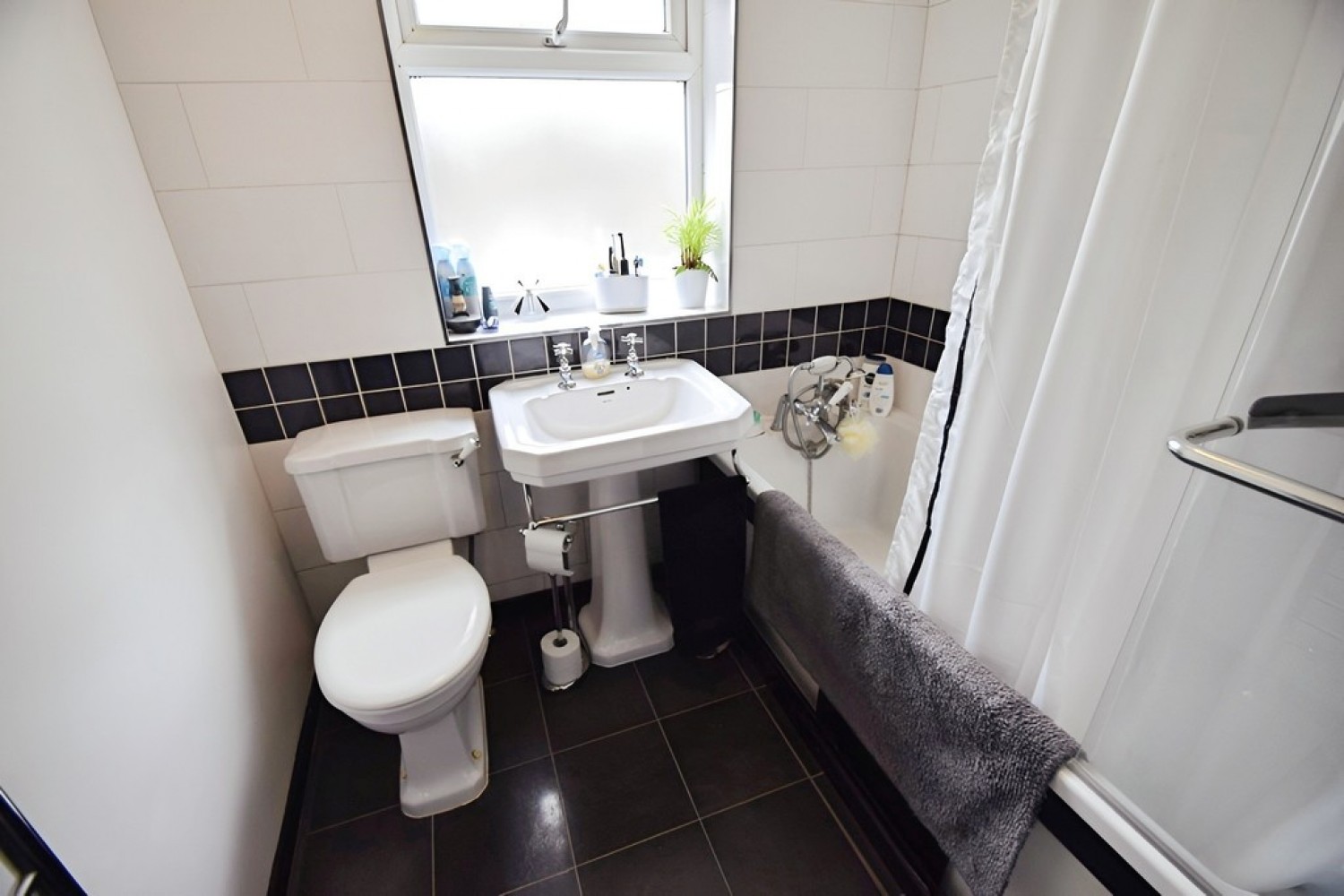 3 bedroom House in Halifax Road, Keighley, West Yorkshire