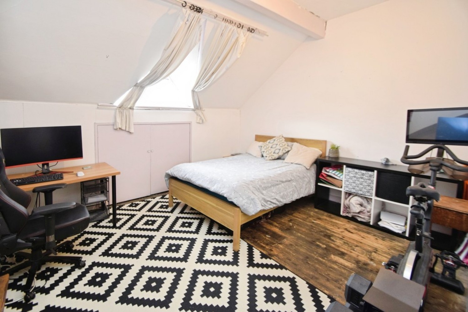 4 bedroom House for Sale Shipley, Bradford, West Yorkshire