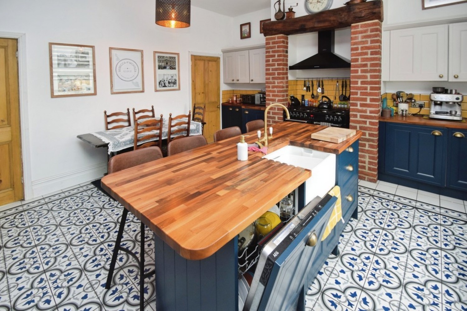 4 bedroom House in Saltaire, Bradford, West Yorkshire