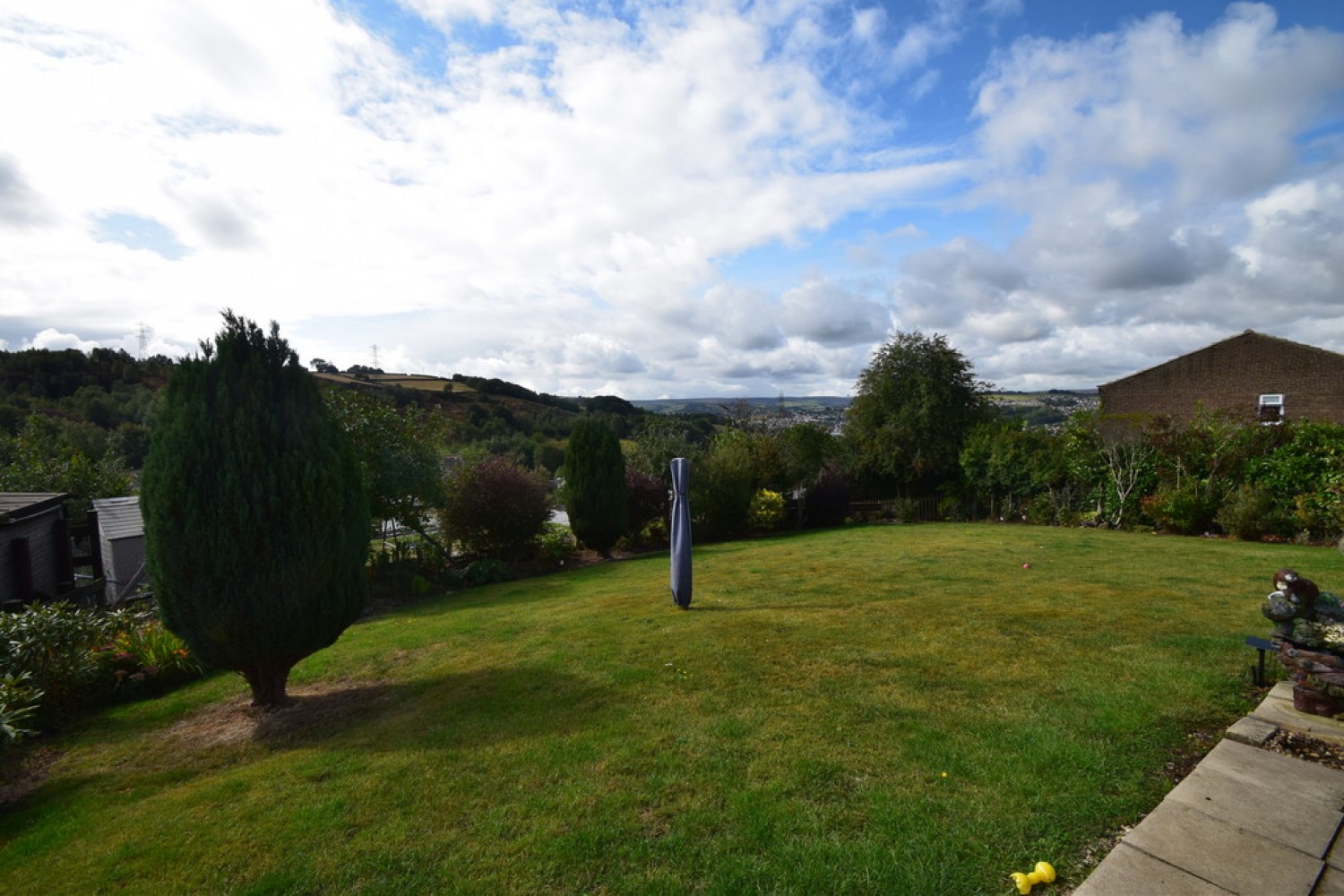 2 bedroom Bungalow for Sale Long Lee, Keighley, West Yorkshire