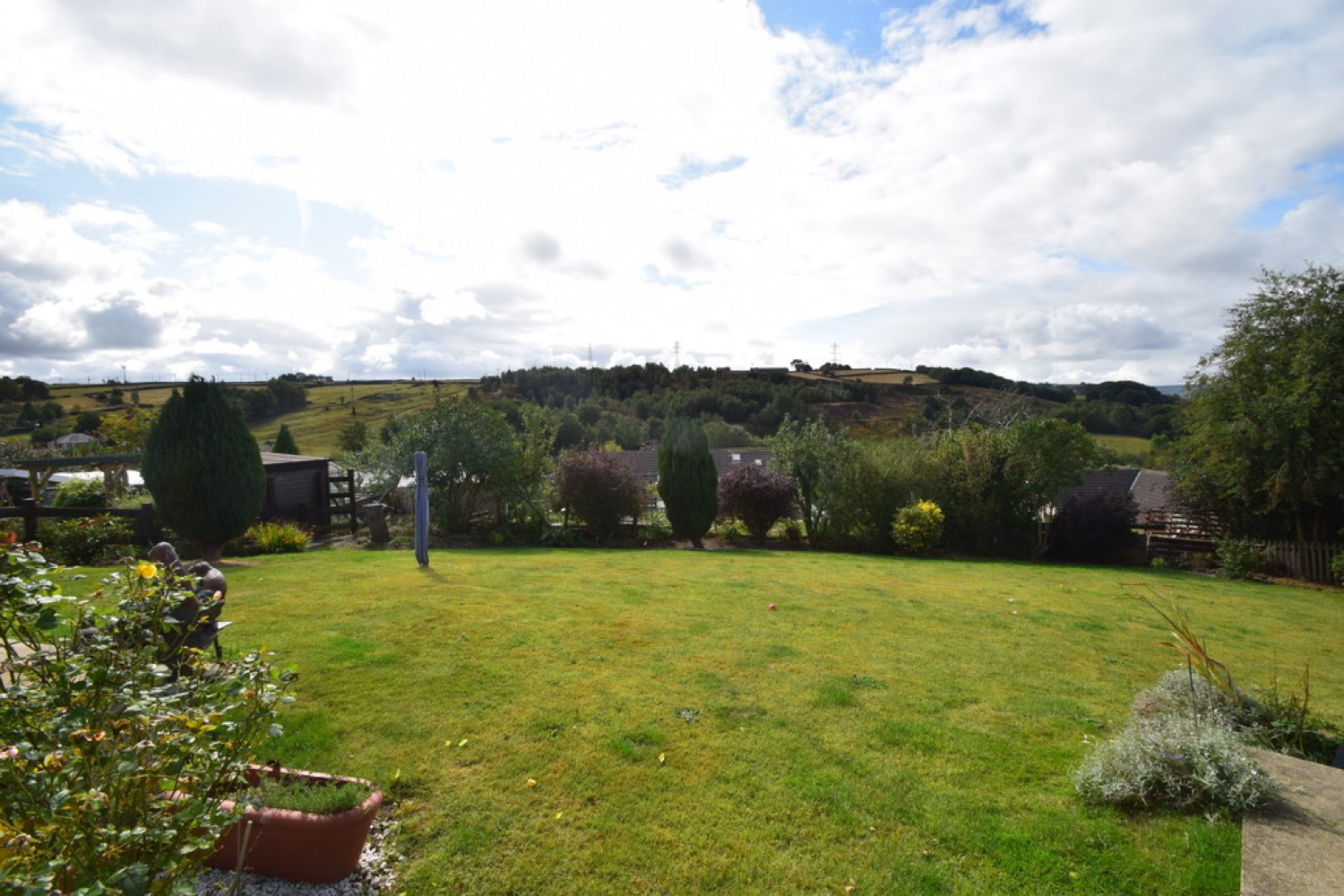 2 bedroom Bungalow for Sale Long Lee, Keighley, West Yorkshire