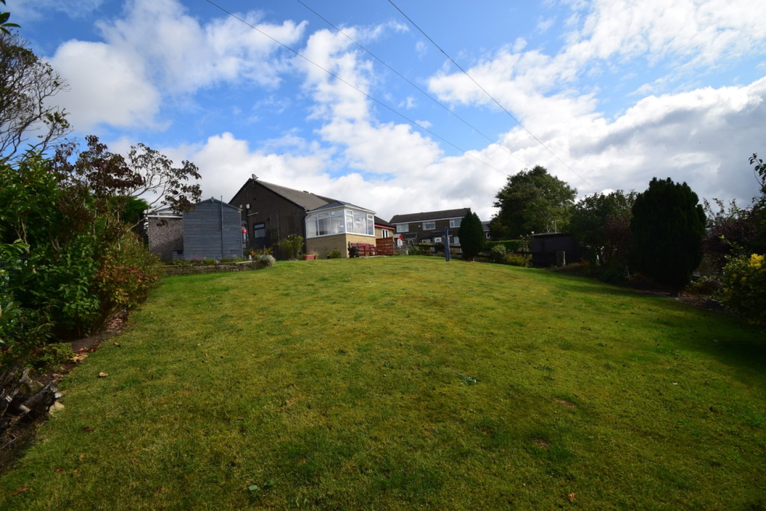 2 bedroom Bungalow for Sale Long Lee, Keighley, West Yorkshire